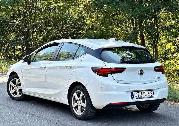 Opel Astra cena 43000 przebieg: 120808, rok produkcji 2017 z Tuchola małe 379